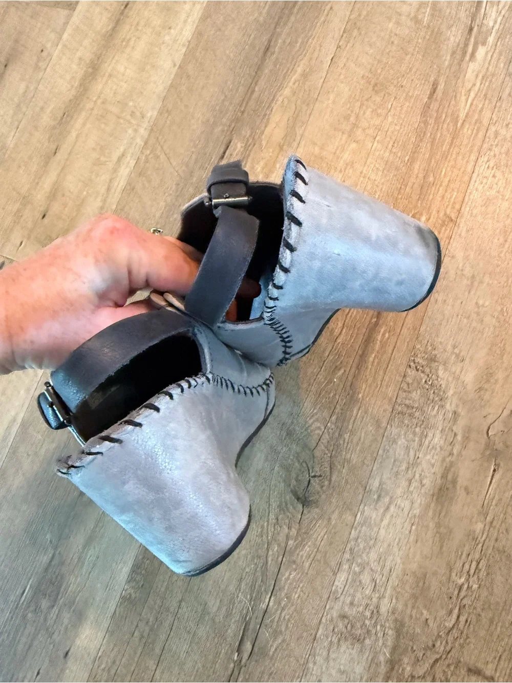 Bussola Leather Wedges